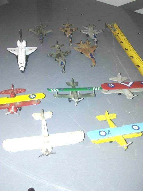 lot 353 image: Planes and jets, 11 total, metal.