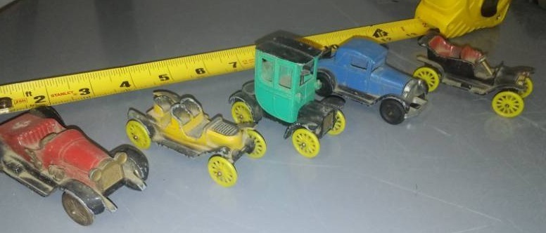 lot 355 image: 5 - Tootsie toy metal and plastic, vintage.