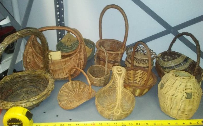 lot 360 image: Wicker baskets Amazon with tags - 11.