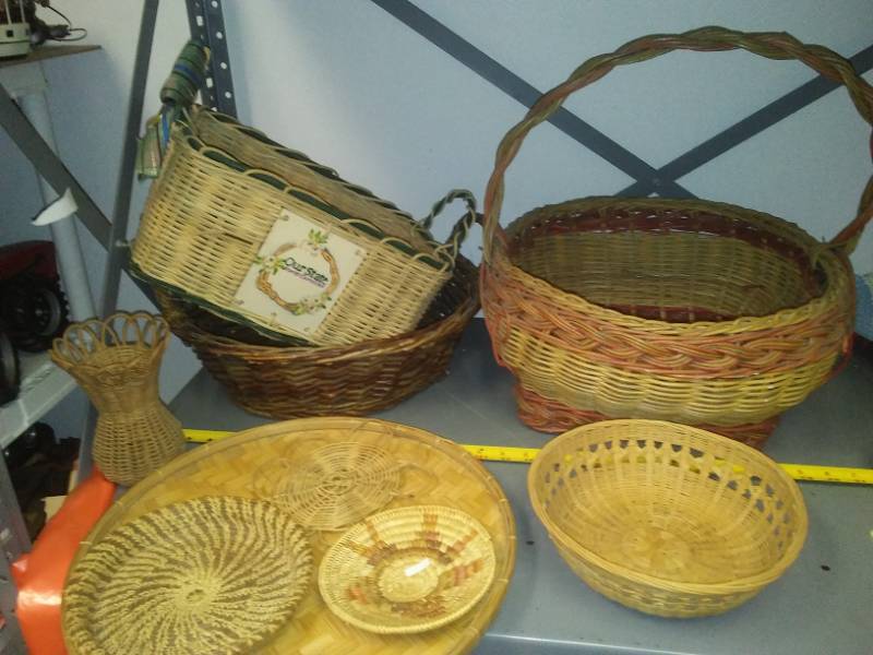 lot 361 image: 9 wicker style baskets and trivets.