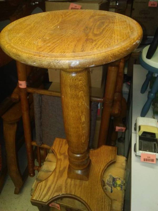 lot 364 image: oak plant stand,