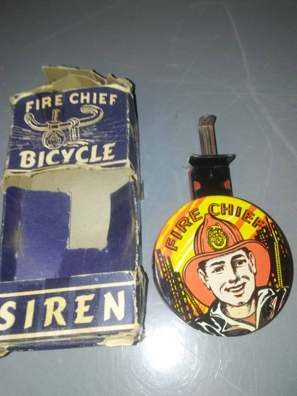 lot 374 image: Fire chief bicycle siren inbox - works.