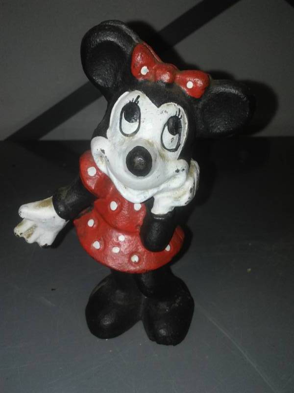lot 376 image: Minnie Mouse cast Bank
