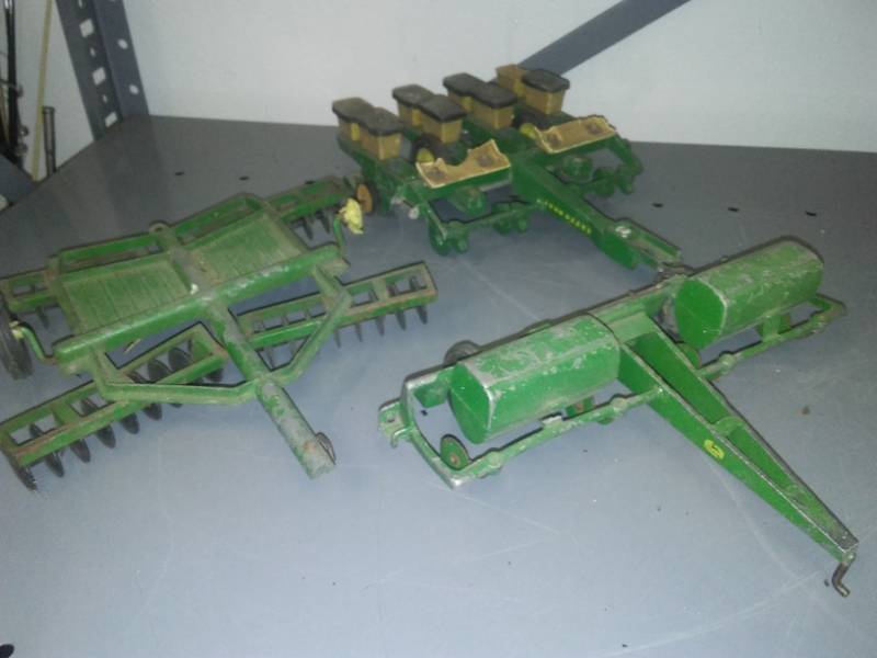 lot 379 image: John Deere disc, seeder and planter.