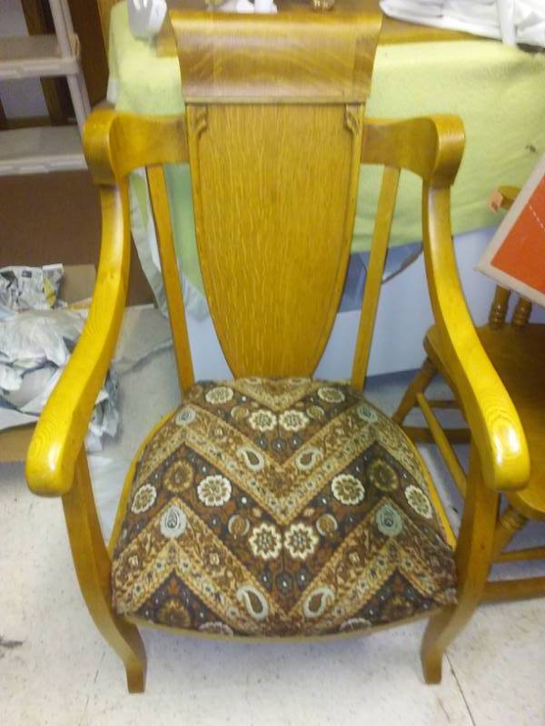 lot 384 image: Oak Side chair, very nice.