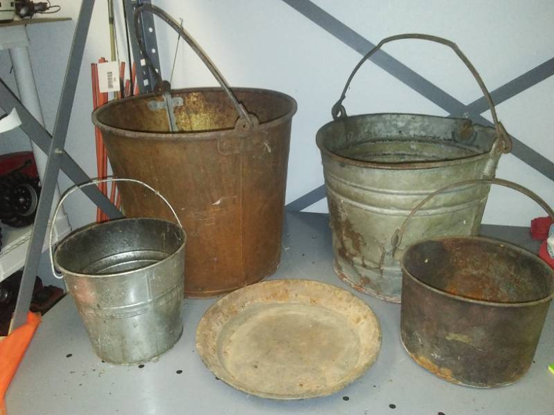 lot 390 image: 4 buckets one pan for gold, vintage.