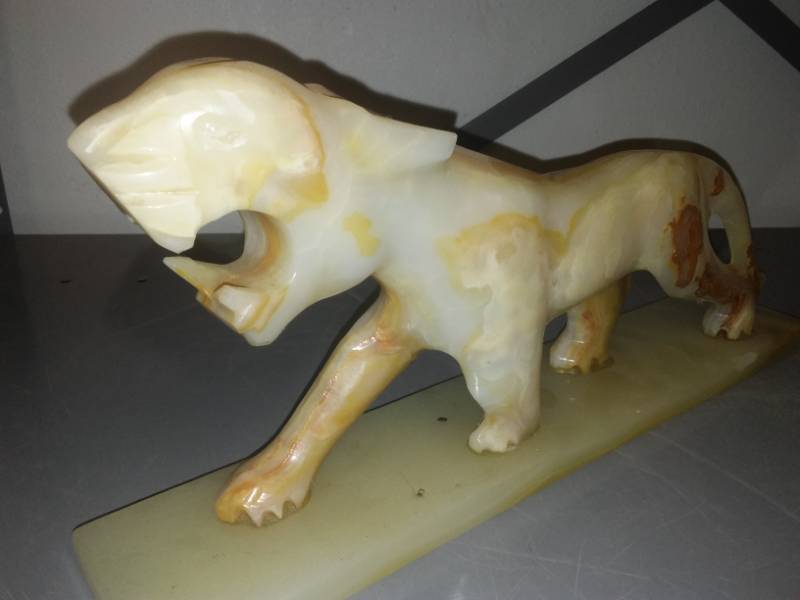 lot 399 image: Stone lion, very cool