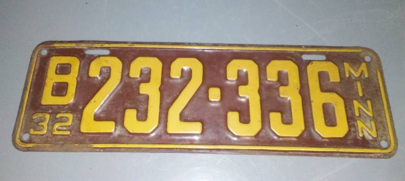 lot 400 image: License plate Minnesota 1932