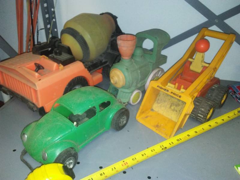 lot 404 image: Vintage 4 plastic toys.