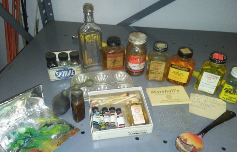 lot 406 image: Vintage bottle and paint supplies.