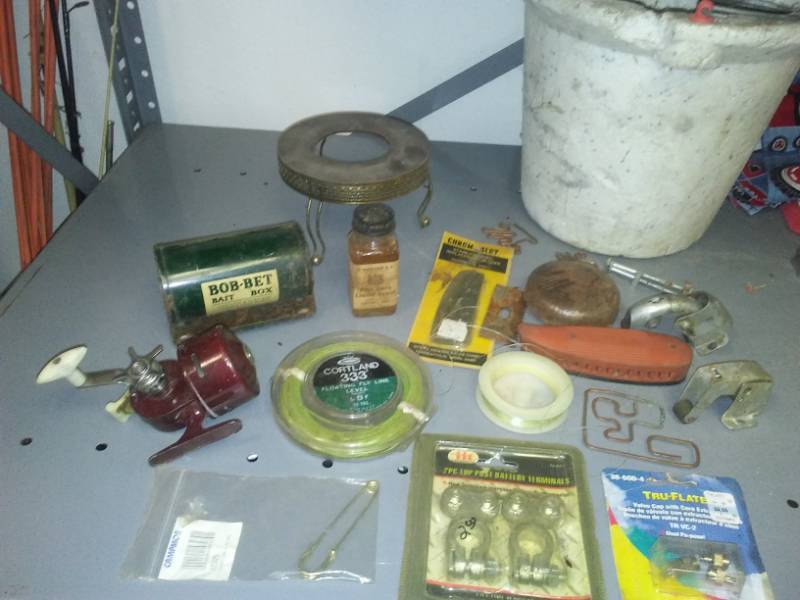 lot 409 image: Fishing gear and accessories.