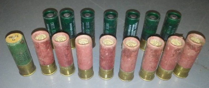 lot 410 image: 16 - 12 gauge shotgun shells, vintage,