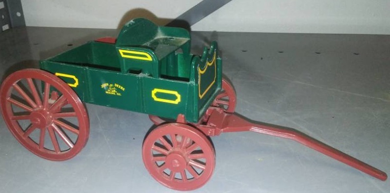 lot 428 image: John Deere Buggy, 125 scale.