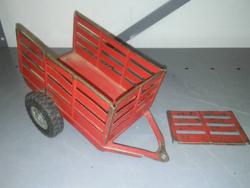 lot 429 image: Vintage Tonka Farm Trailer with gate