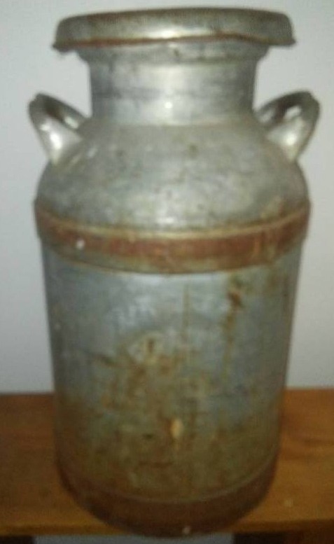 lot 443 image: Milk Can  Original Nice