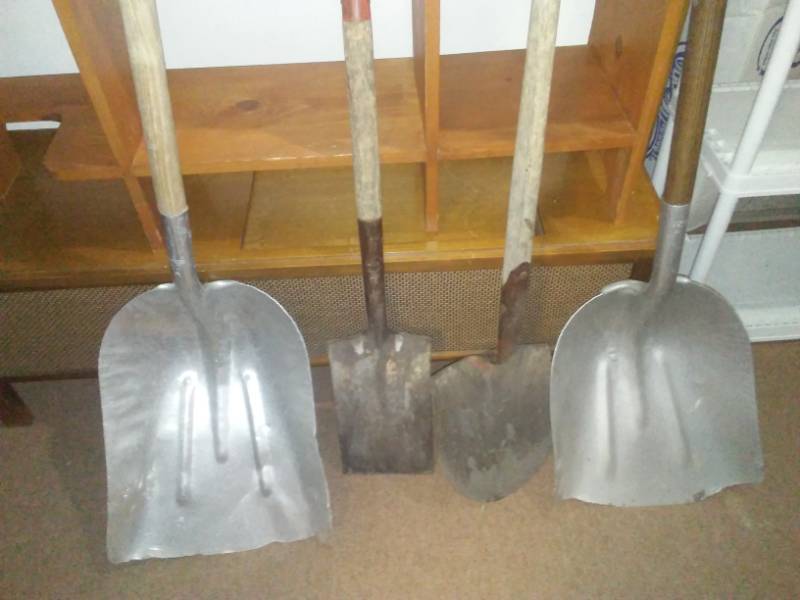 lot 446 image: 2 grain shovels 2 spades  good handles