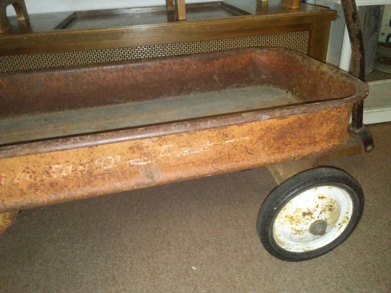 lot 448 image: Red Wagon Radio Jet