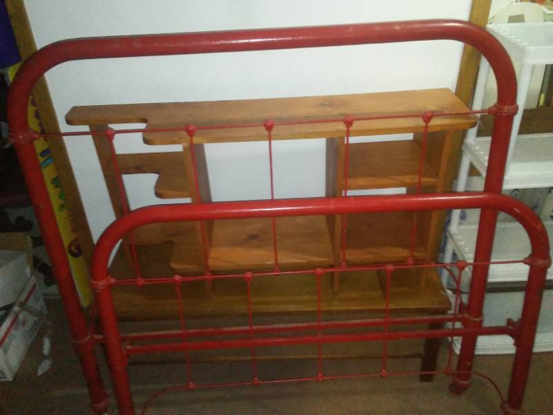 lot 450 image: Antique Metal Bed Frame, head and foot Rails, springs.