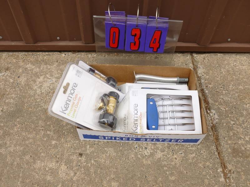 lot 34 image: SnS Auctions # 375 Lawn Care & Tools