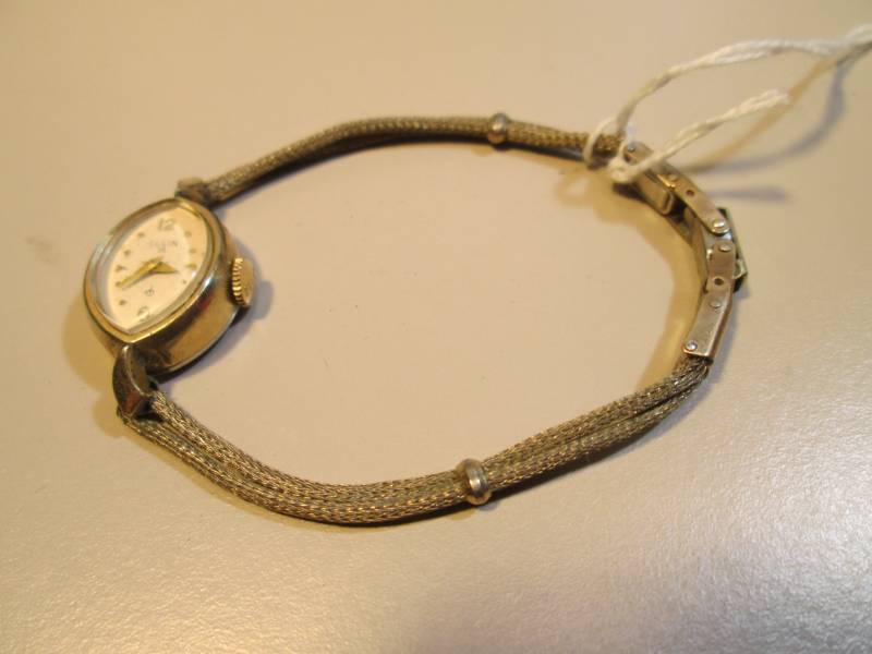 lot 7 image: Vintage Elgin 19 Jewel Ladies Watch...
