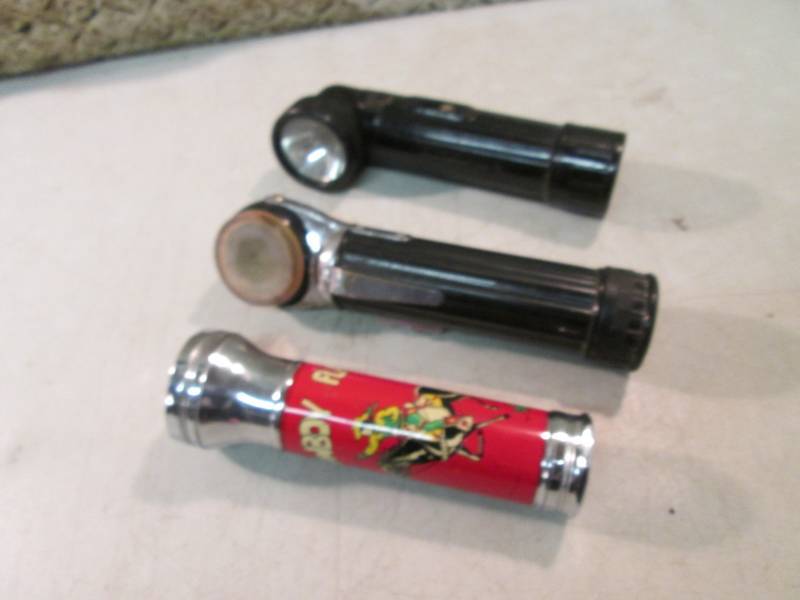 lot 28 image: Lot of 3 Vintage Flashlights  EC1...
