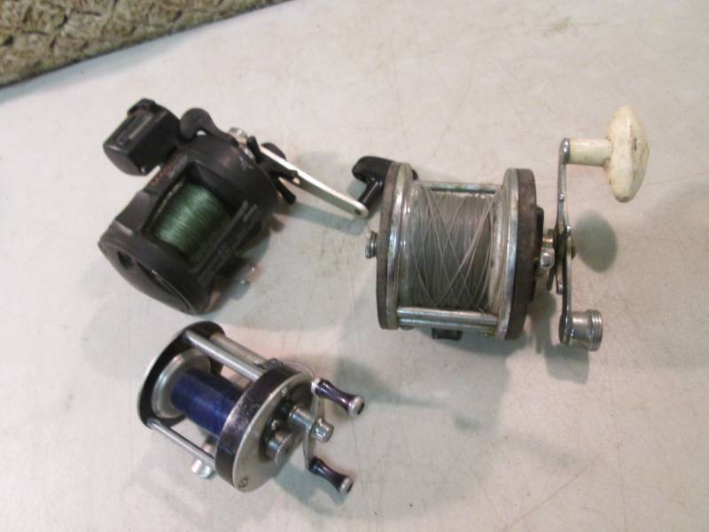 lot 38 image: Lot of 3 Fishing Reels  F-0...