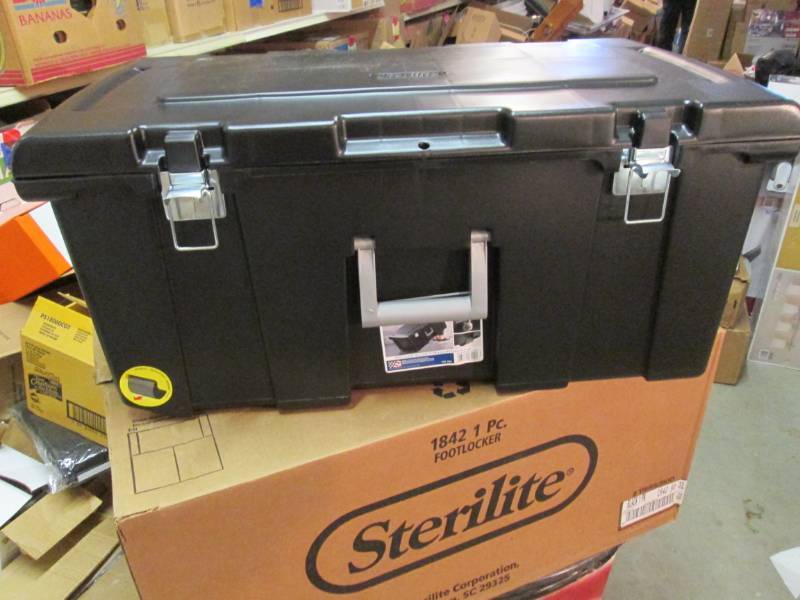 lot 69 image: Sterilite 92 quart Footlocker Stora...