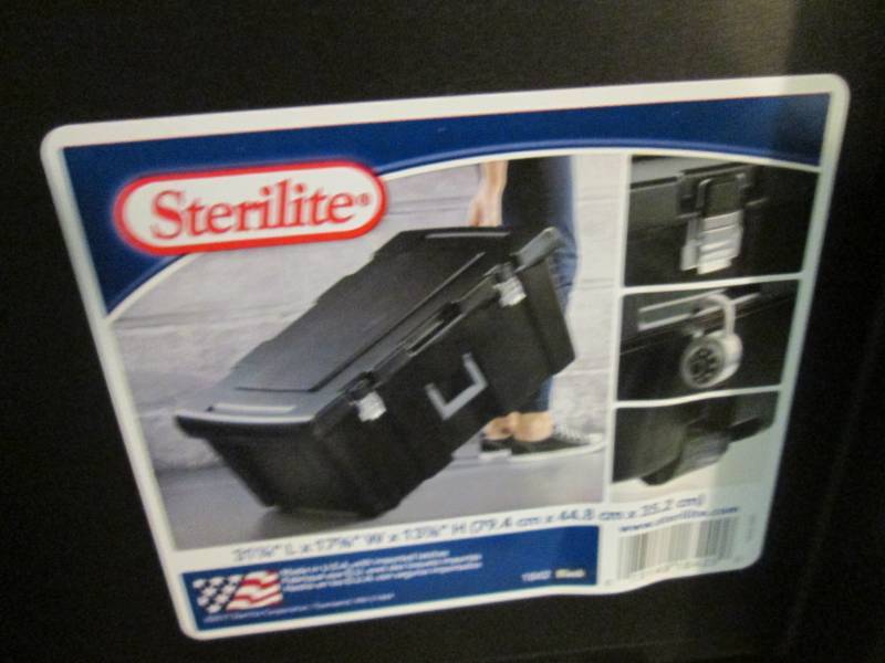 lot 70 image: Sterilite 92 quart Footlocker Stora...