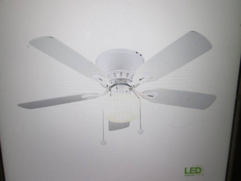 lot 76 image: Kennesaw 42 LED Indoor White Ceili...