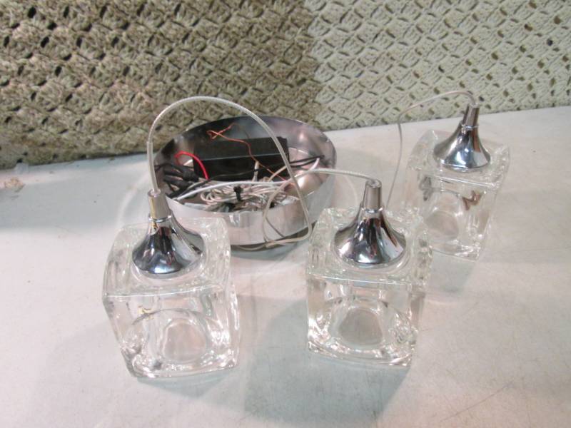 lot 78 image: 3-Light LED Light Fixture  RM4...