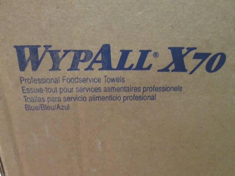 lot 115 image: Case of 300 Wypall X70 Professional...