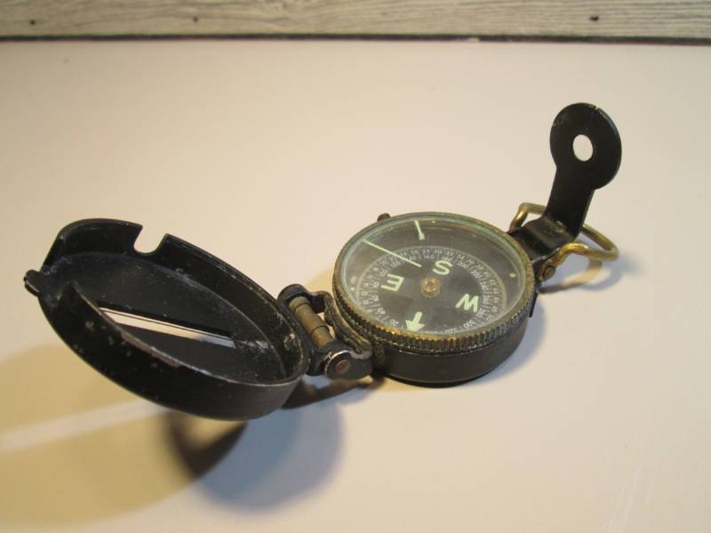 lot 128 image: Vintage Lensatic Compass  RMDR...