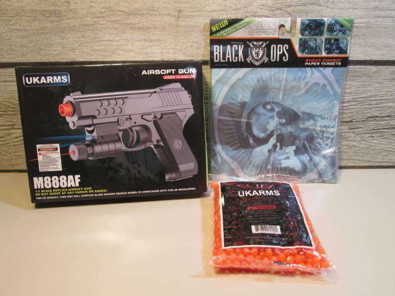 lot 155 image: Airsoft Gun with Laser and Light, 1...