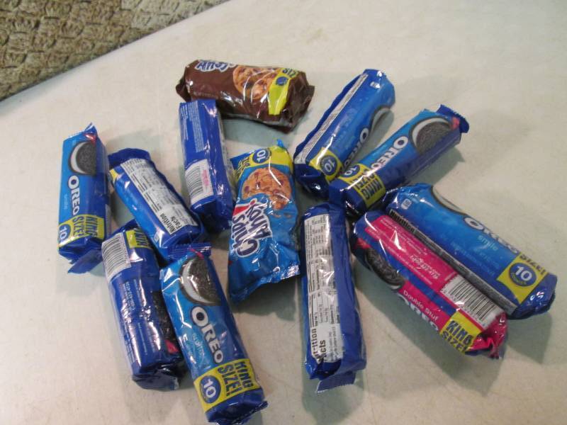 lot 231 image: 12 Assorted Packs of Cookies Best b...