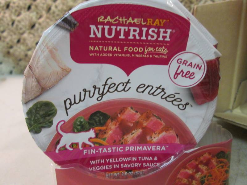 lot 245 image: Case of 24 Purfect Entrees Cat Food...