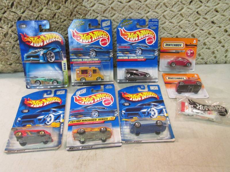 lot 252 image: Lot of Hot Wheels and Matchbox Cars...
