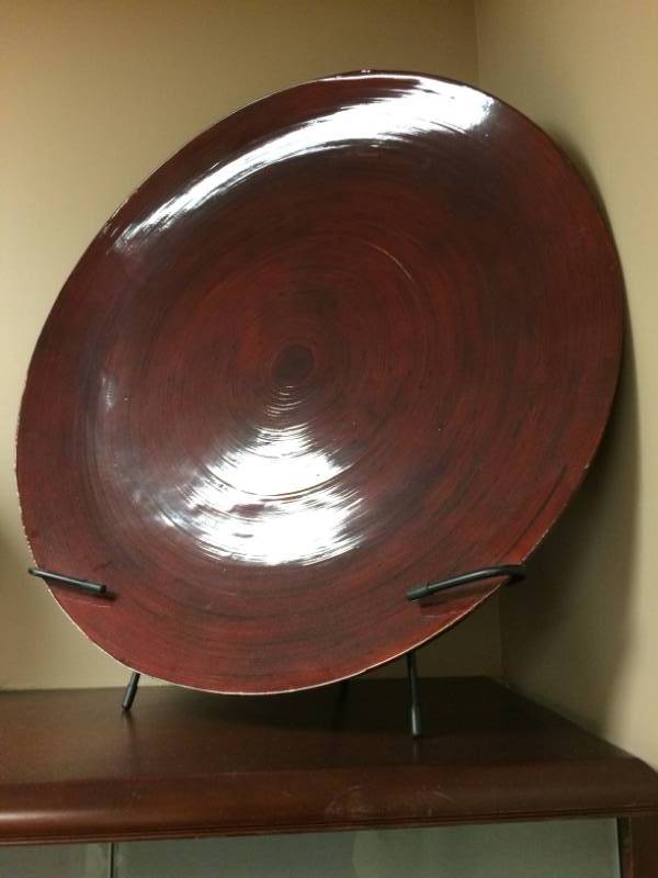 lot 21 image: Large Display Decorative Platter With Stand - Excellent Condition
