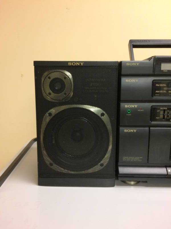 lot 65 image: Sony Cfd-454 Boombox Amfm Cassette Recorder CD Player With Equalizer & Detachable Speakers - Excellent Working Condition