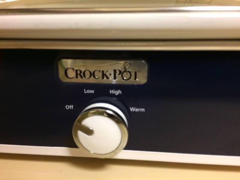 lot 77 image: Crockpot Crockslow Casserole Cooker - Like New Condition