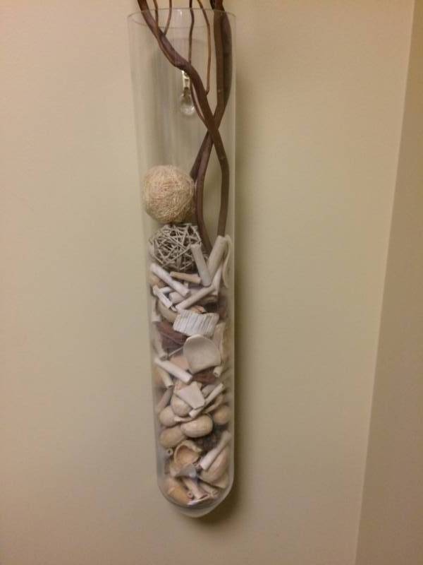 lot 86 image: Tall Wall Art Decor - Excellent Condition