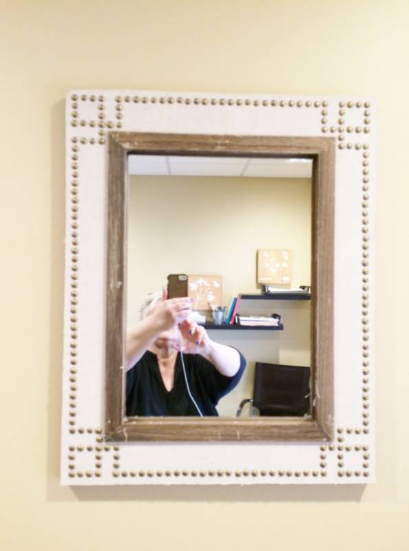 lot 88 image: Matching Mirror & Pin Board Decor - Excellent Condition