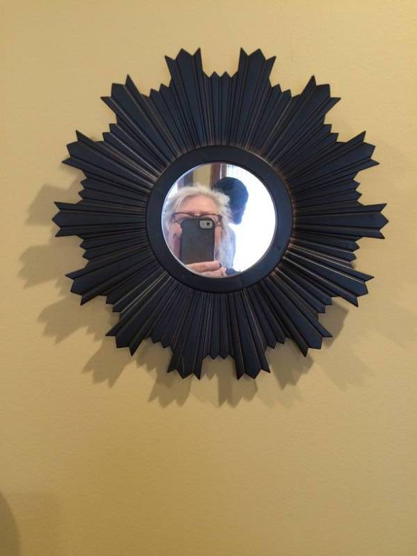 lot 93 image: 3 Decorative Mirrors - Excellent Condition