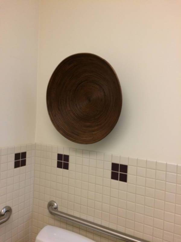 lot 96 image: Large Platter Wall Mounted Decor - Excellent Condition