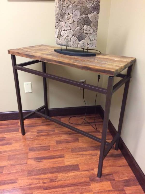lot 106 image: Beautiful Reclaimed Barn Wood&nbspTop & Iron Console Table - Great Condition