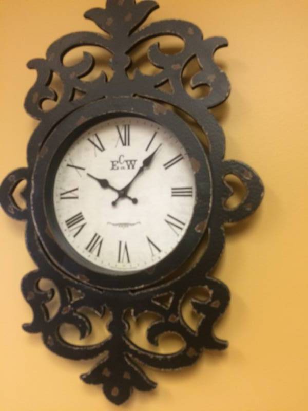 lot 111 image: Beautiful Decorative Clock & Wall Candle - Excellent Condition