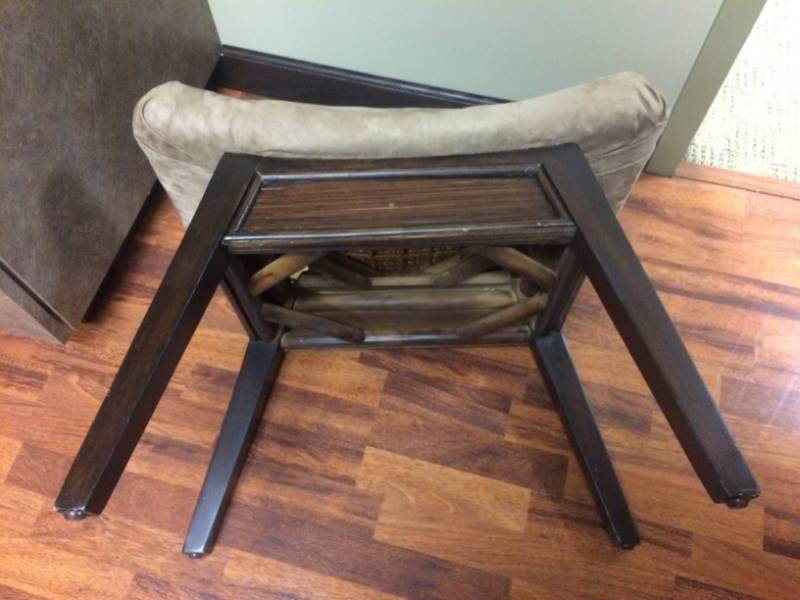 lot 113 image: Cushioned Small Bench Stool - Good Condition (Looks To Have Been Recovered)