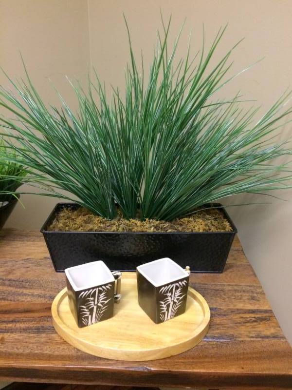 lot 121 image: Artificial Planter Pot & 2 Chinese Teacups - Excellent Condition