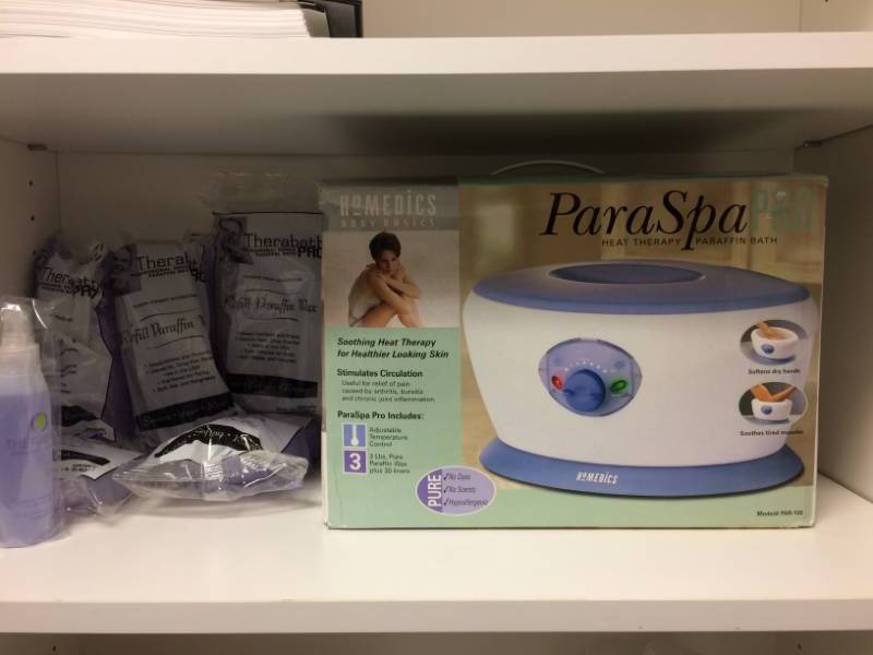 lot 125 image: Homedics Paraspa Heat Therapy Pariffin Bath comes With New Extra Paraffin- Excellent Working Condition