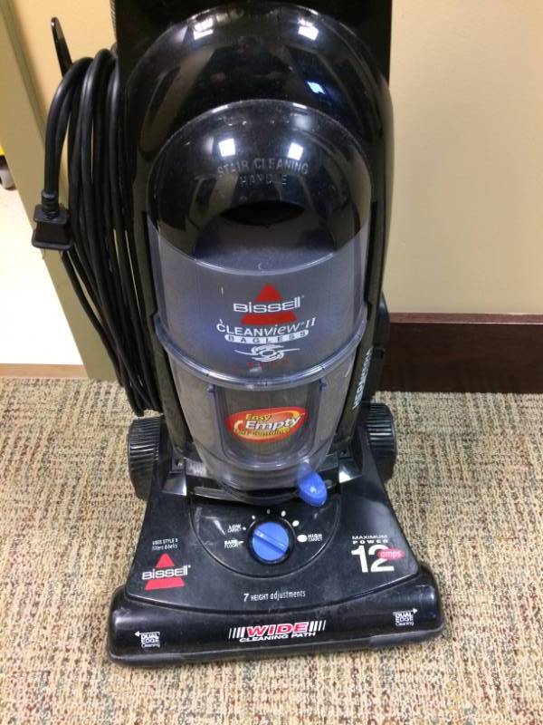 lot 126 image: Bissel Cleanveiw II Bagless Vacuum - Great Working Condition