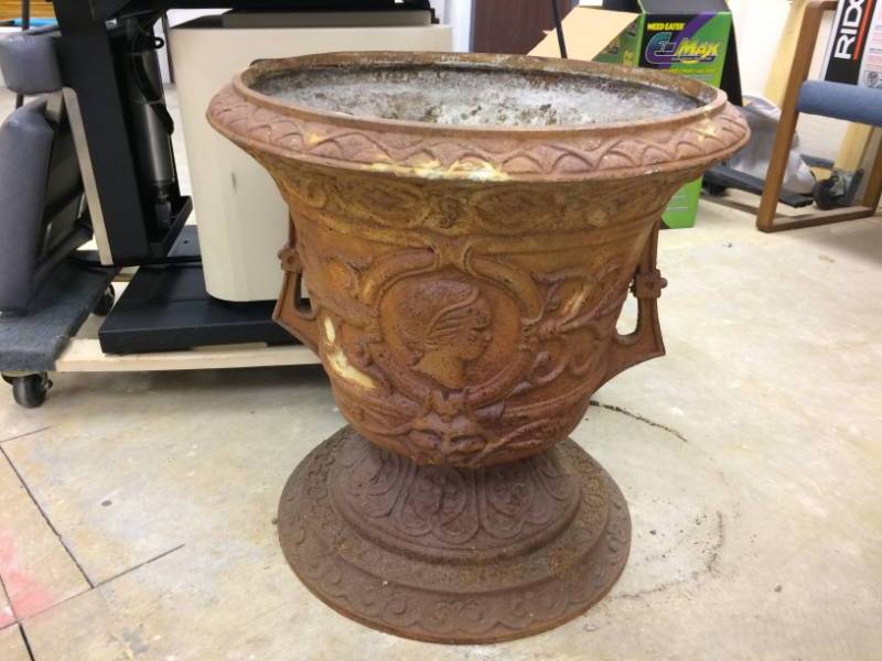 lot 130 image: WOW Antique Victorian Figural Womans Head Giant Decorative Cast Iron Planter With Handles - Amazing Condition